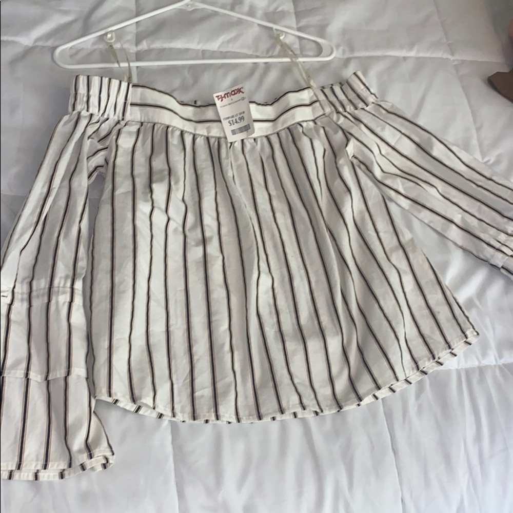 Off the shoulder top. NWT
